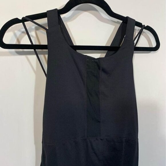 GAP fit woman’s workout tank. Cutouts and strappy back. Black. Size medium. New - Picture 2 of 10